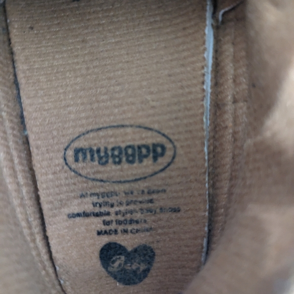 Baby boys soft shoes. Easy to put on. Infants size. - Picture 7 of 8